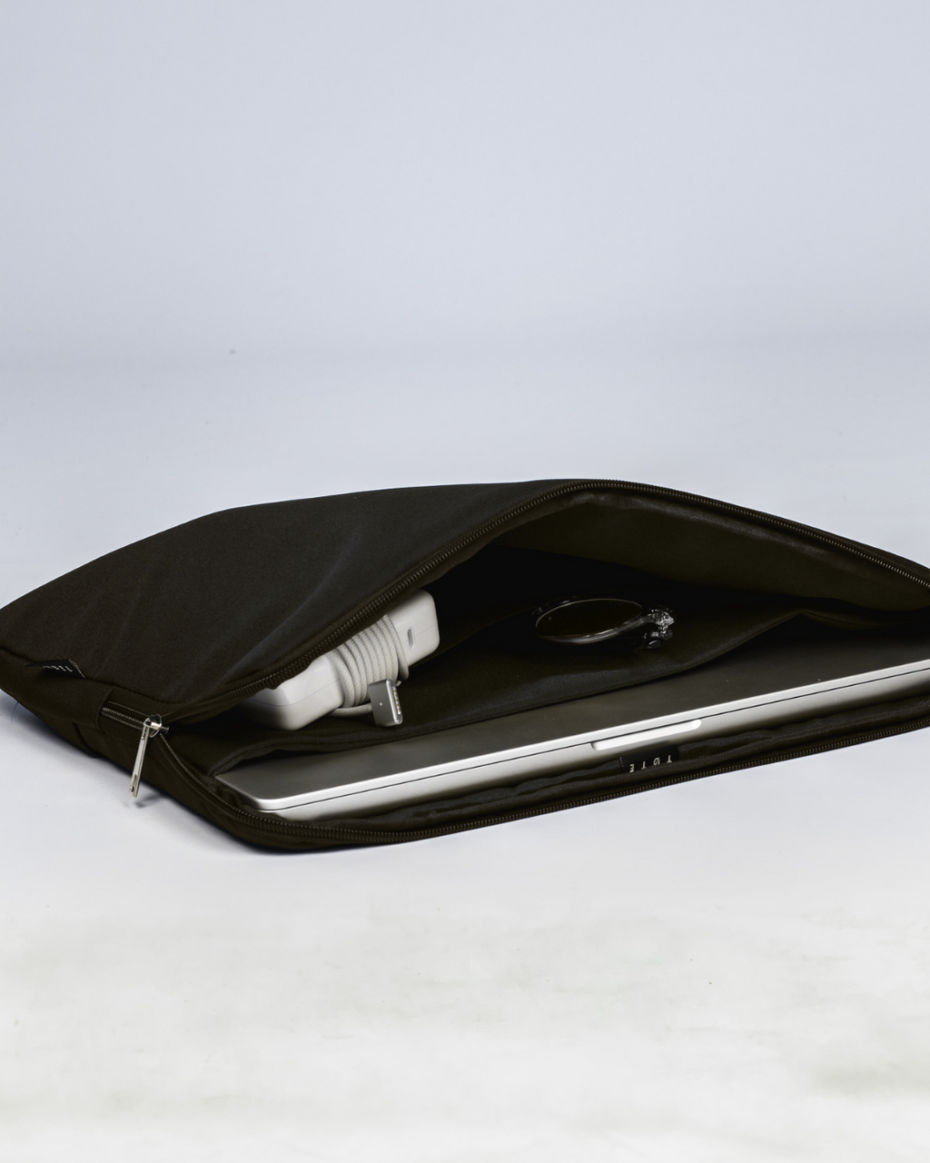 Black Laptop Sleeve | 16"