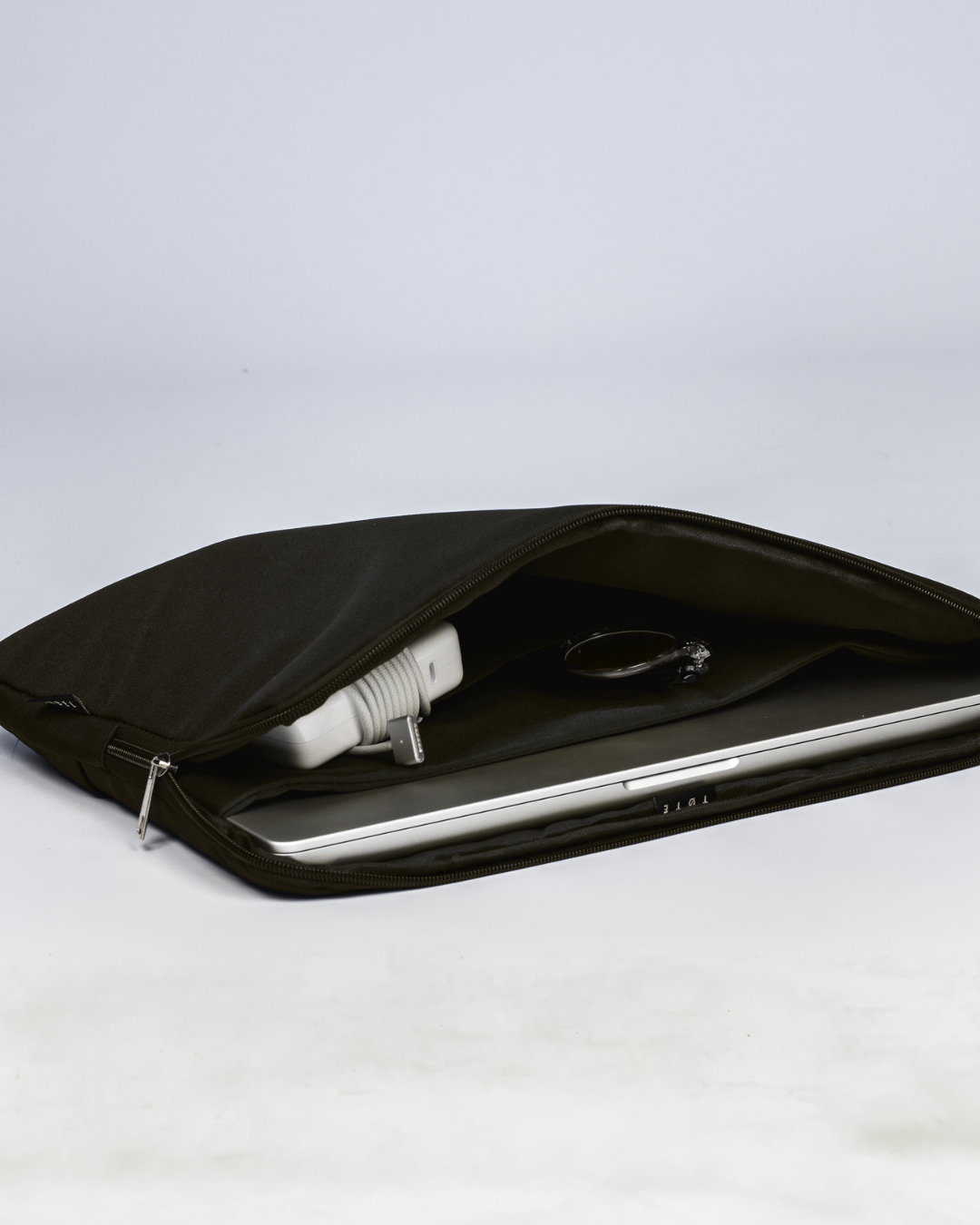 Black Laptop Sleeve 16"