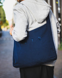 Wide-Strap TØTE Bag | Navy Blue