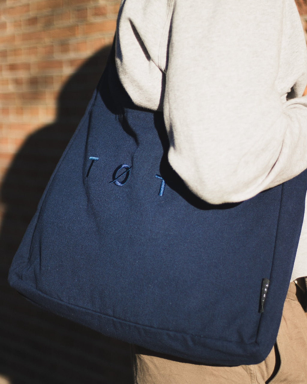 Wide-Strap TØTE Bag | Navy Blue