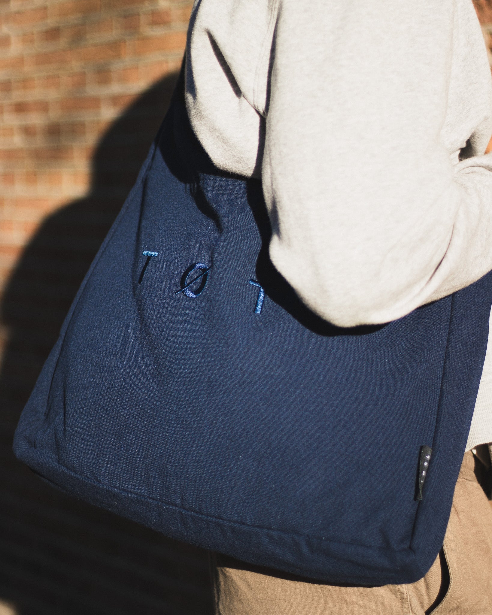 Wide-Strap TØTE Bag | Navy Blue