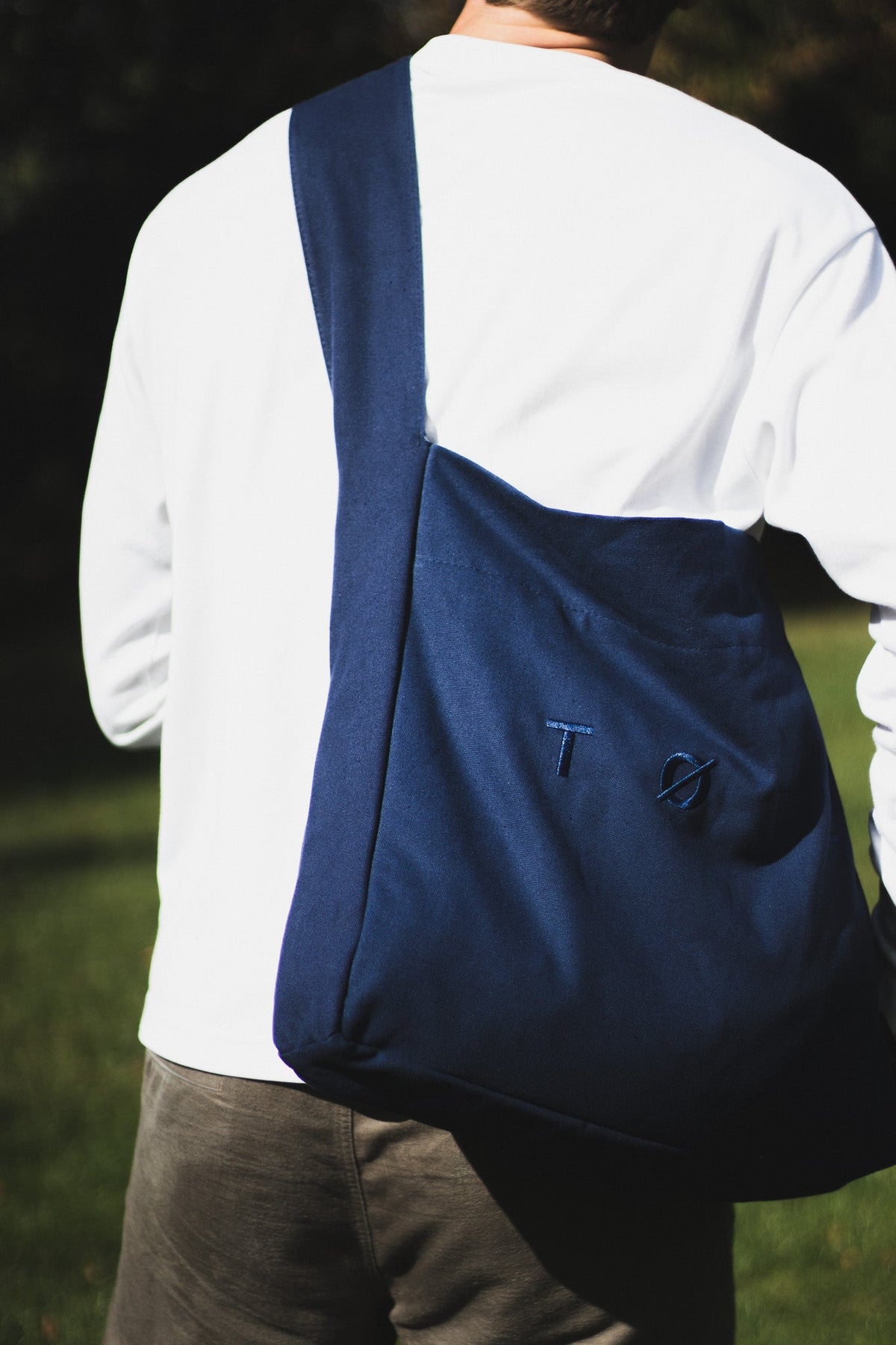 Wide-Strap TØTE Bag | Navy Blue