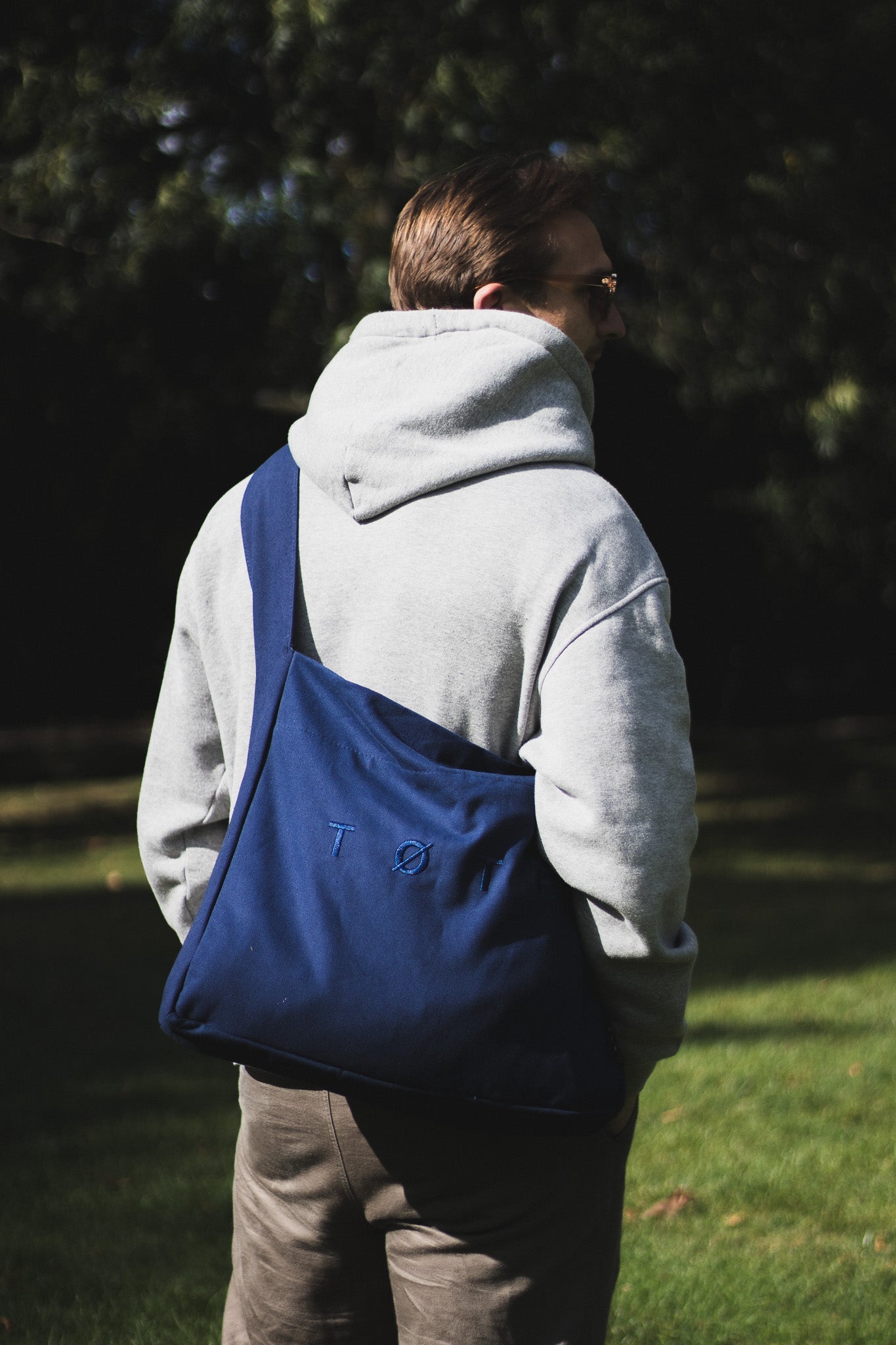 Wide-Strap TØTE Bag | Navy Blue