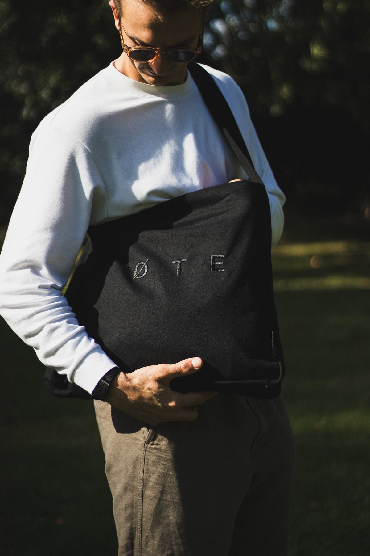 Wide-Strap TØTE Bag | Black