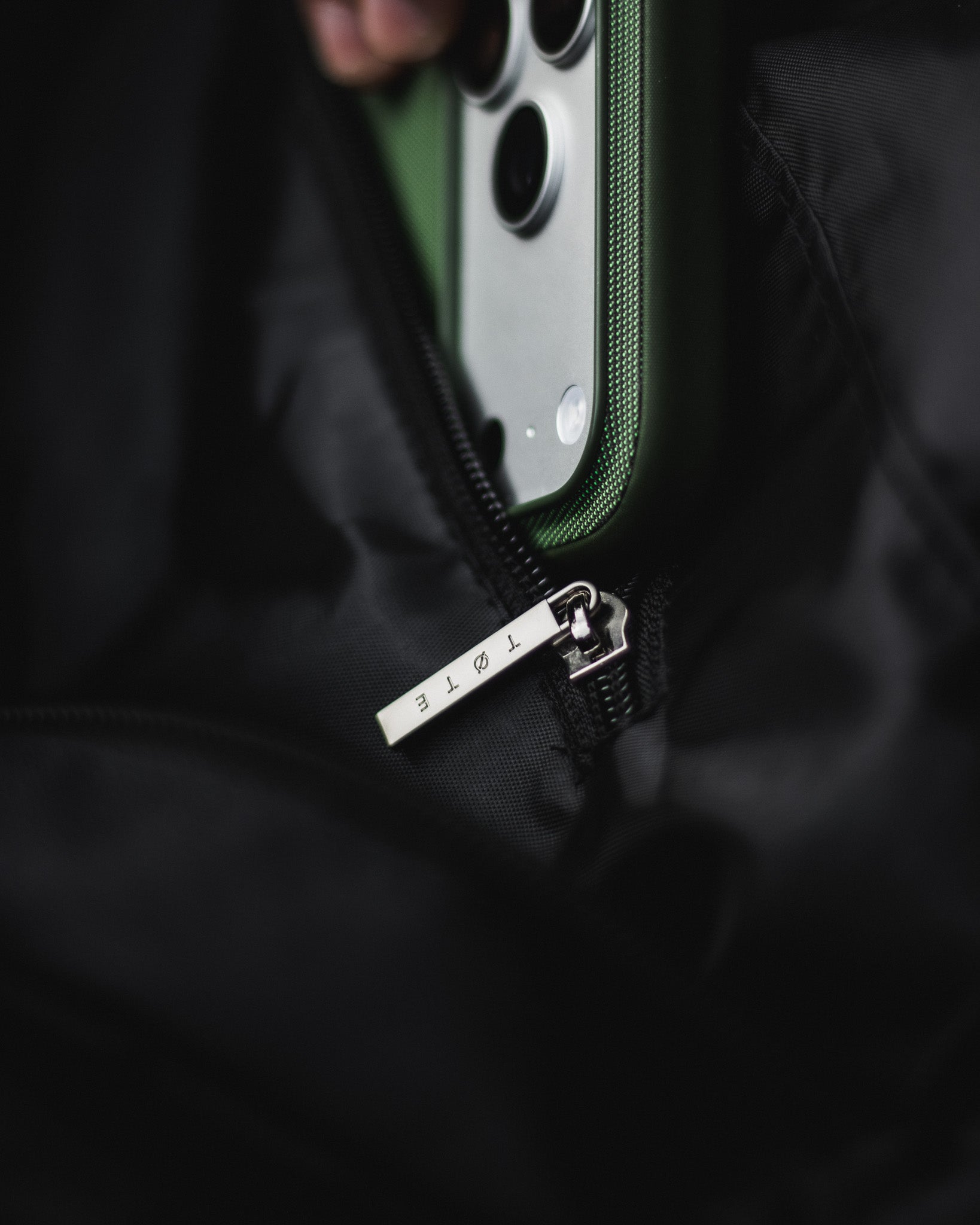 ALVA | Black